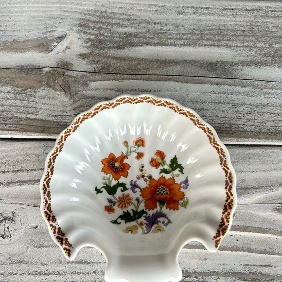 French shell dish with orange floral pattern. - Picture 4 of 7